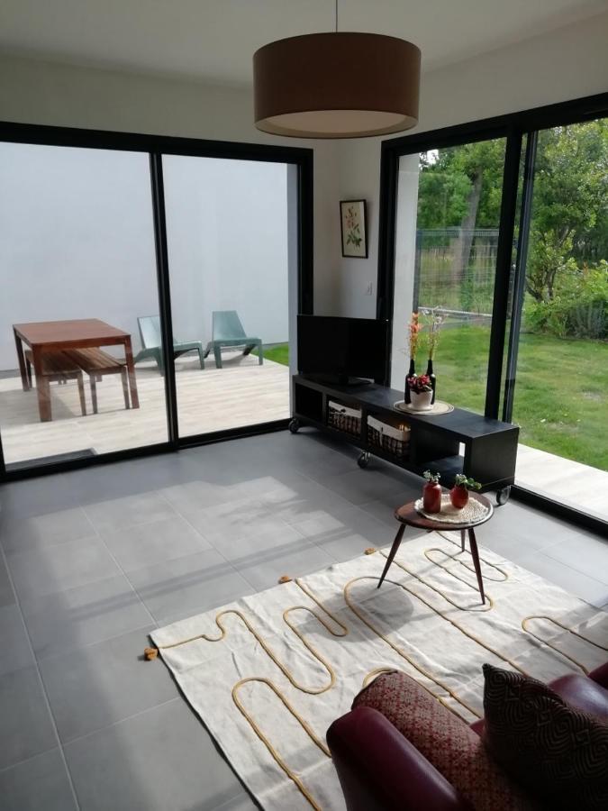 Charmante Maison Neuve Au Lac D'우르탱 외부 사진