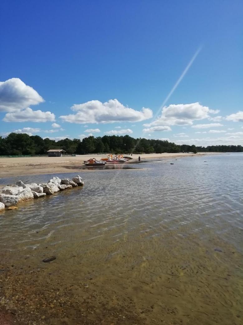 Charmante Maison Neuve Au Lac D'우르탱 외부 사진