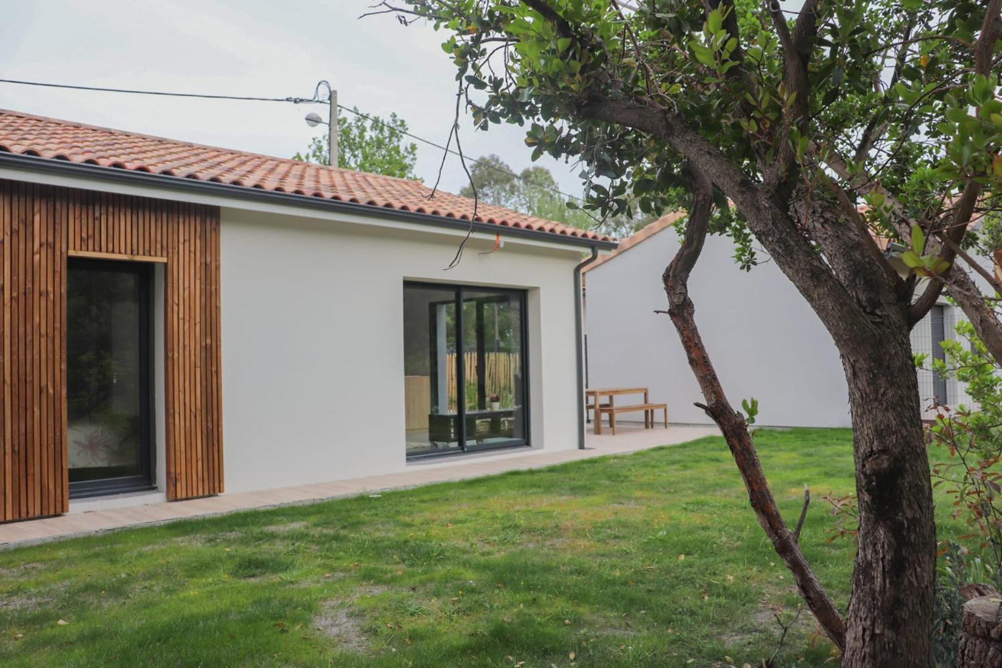Charmante Maison Neuve Au Lac D'우르탱 외부 사진